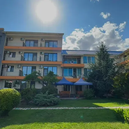 Oranj Konukevi 3*